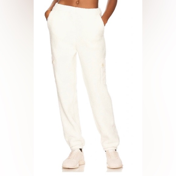 Nwt Ivory Sherpa Cargo Jogger Pants Size: M Womens. Cotton Lined. Luxurylogo